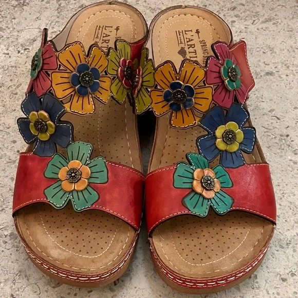 L'Artiste Red Floral Women's Sandals - Picture 3 of 6